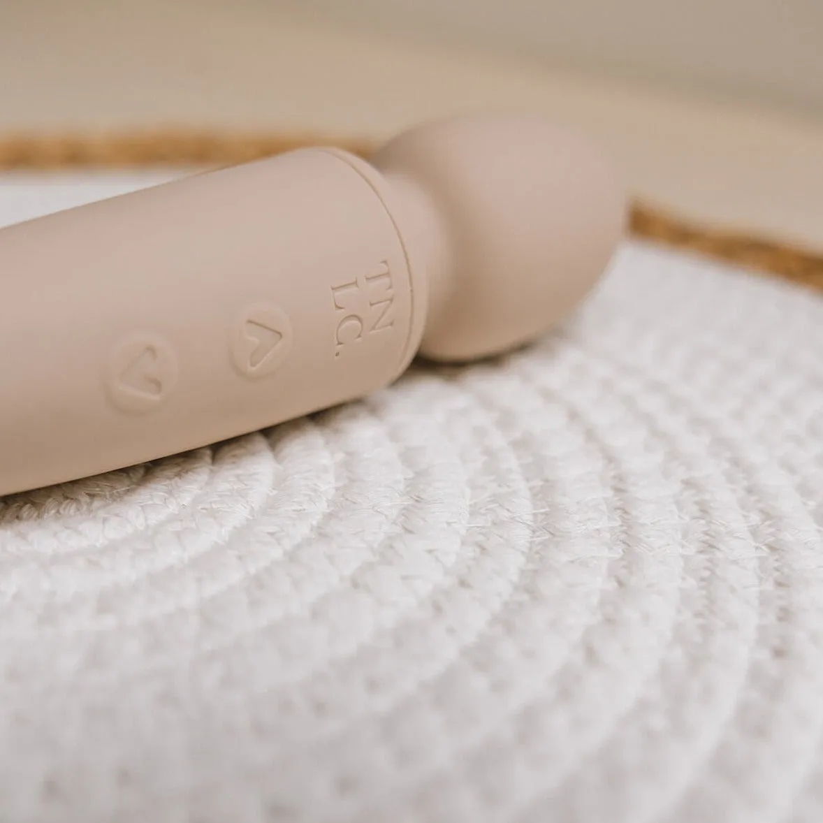 Cassia | Dual-ended and Curved Wand Vibrator