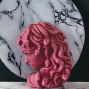Kaantam Scented Sculpture Large Medusa Head Candle, Blend of Soy and Beeswax, Perfect for Home Decor, Anniversary, Wedding, Valentine's Day, Mother's Day, Women's Day Gift